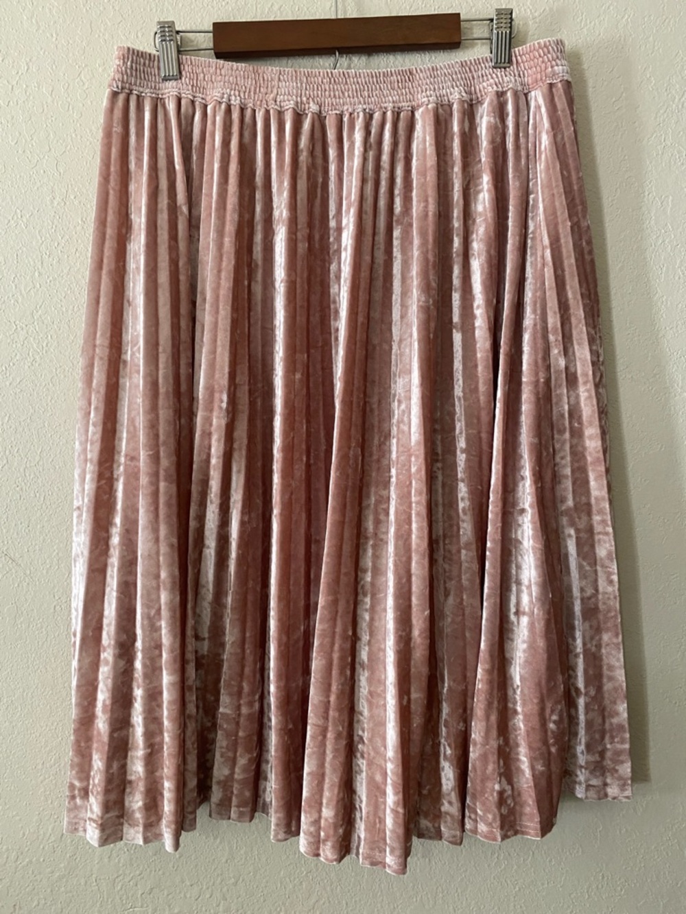 a new day Blush Crushed Velvet Pleated Midi Skirt - Picture 6 of 10